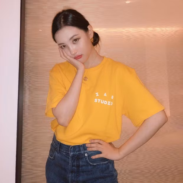 Bình thường là thế nhưng tóc búi thấp lại đang được idol Hàn sủng nịnh, càng ngắm càng sang - Ảnh 14.