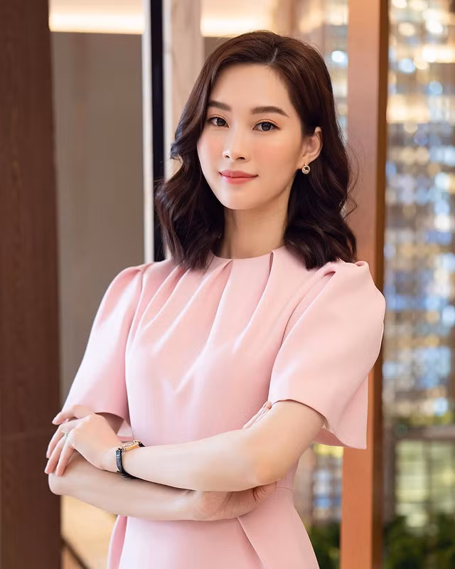 Ngắm bộ sưu tập tóc của HH Thu Thảo, bạn sẽ biết kiểu nào giúp trẻ hóa nhan sắc, kiểu nào không - Ảnh 5.