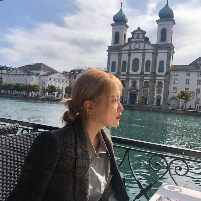 Bình thường là thế nhưng tóc búi thấp lại đang được idol Hàn sủng nịnh, càng ngắm càng sang - Ảnh 5.