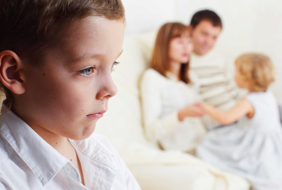 Áp lực quá mức về thành tích là điều tồi tệ nhất đối với trẻ em và tạo ra kết quả tiêu cực. (Ảnh: ITN).