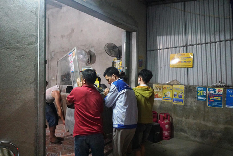 Sơ tán dân trong đêm