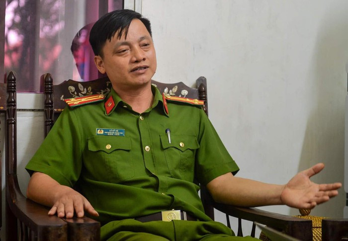 Chó nghiệp vụ giám biệt mùi hơi lật tẩy kẻ giết 2 vợ chồng