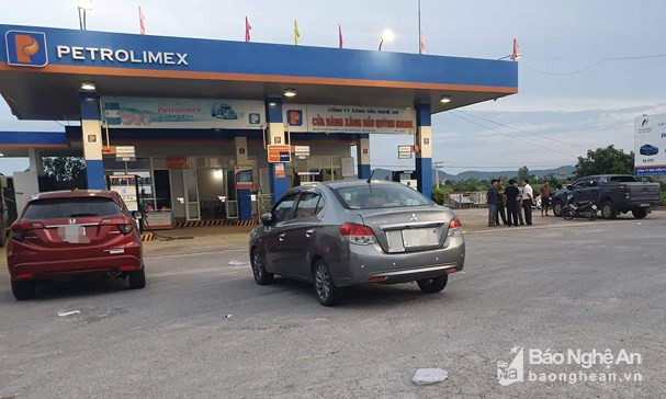 Vụ nữ nhân viên cây xăng bị sát hại ở Nghệ An: Trích xuất camera lộ diện thông tin nghi phạm - Ảnh 1