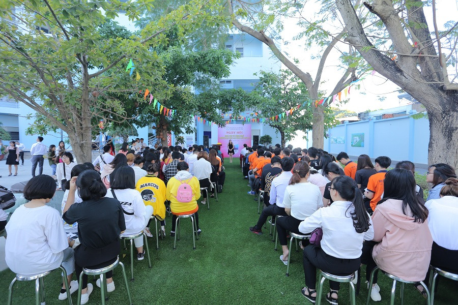 Ngày Hội KHCN Lạc Hồng lần thứ 33 thu hút sự tham gia của đông đảo GV và SV