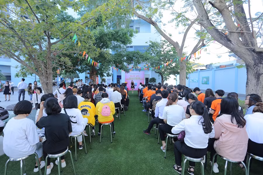 Ngày Hội KHCN Lạc Hồng lần thứ 33 thu hút sự tham gia của đông đảo GV và SV