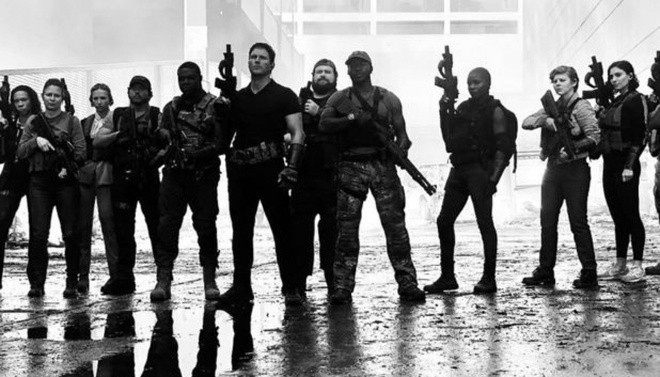 The Tomorrow War: Dự án The Tomorrow War sở hữu ê-kíp tên tuổi với đạo diễn Chris McKay, tài tử Chris Pratt, và nam diễn viên gạo cội J.K. Simmons, cũng như được sắp xếp ra mắt vào thời điểm thuận lợi là mùa Giáng Sinh năm nay. Bộ phim xoay quanh một cuộc chiến tranh trong tương lai, khi sinh vật ngoài hành tinh đang thắng thế trước nhân loại. Trong nỗ lực cuối cùng để đảo ngược tình thế, các nhà khoa học phải tìm ra cách tuyển binh từ quá khứ để chiến đấu cho hiện tại. Những binh sĩ này dần học cách thích nghi với vũ khí thiết bị tân tiến. Đây là ý tưởng độc đáo đối với một dự án bom tấn mùa cuối năm. 10 y tuong dien anh ky la dang duoc trien khai hinh anh 2 chris_pratts_the_tomorrow_war_sets_release_date_for_2020_2100x1200.jpg