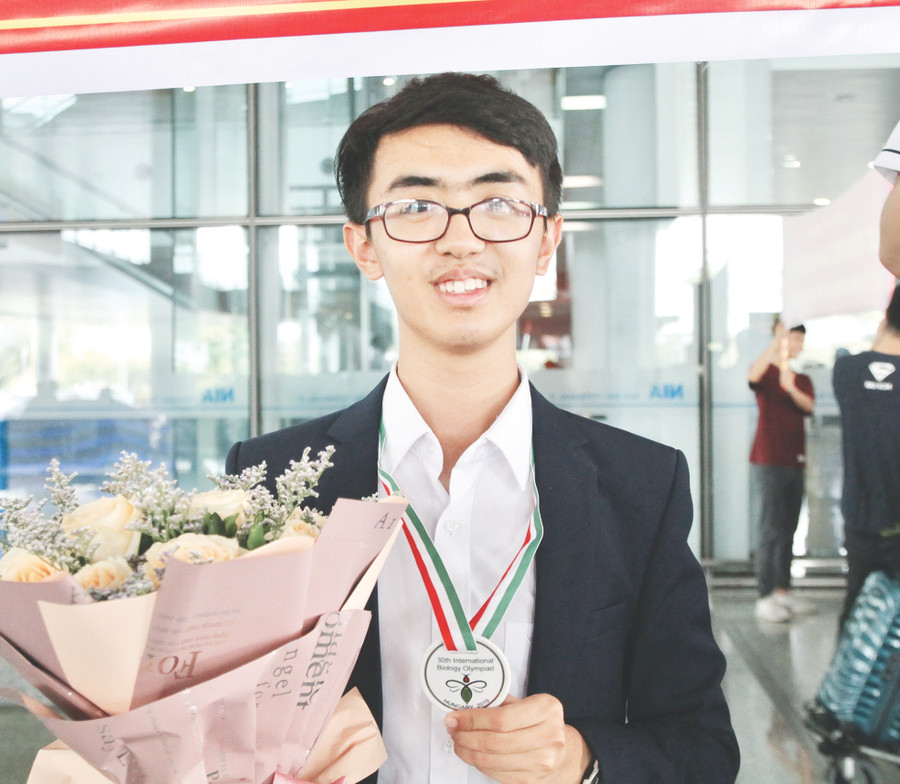 Hoàng Minh Trung - chủ nhân của 2 tấm huy chương Olympic Sinh học quốc tế Hoàng Minh Trung - chủ nhân của 2 tấm huy chương Olympic Sinh học quốc tế
