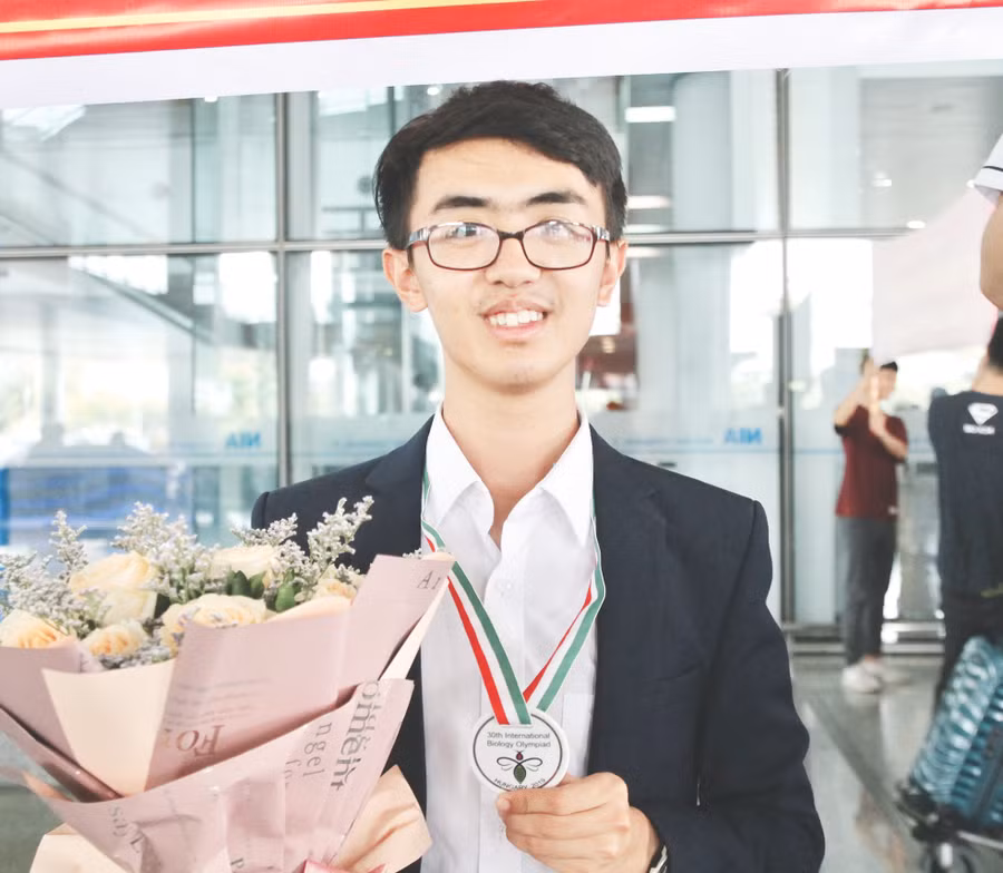 Hoàng Minh Trung - chủ nhân của 2 tấm huy chương Olympic Sinh học quốc tế
