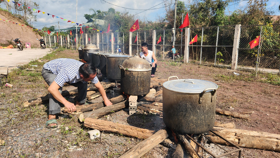 Những nồi bánh chưng tại xã Vàng Đán, huyện Nậm Pồ. Những nồi bánh chưng tại xã Vàng Đán, huyện Nậm Pồ.