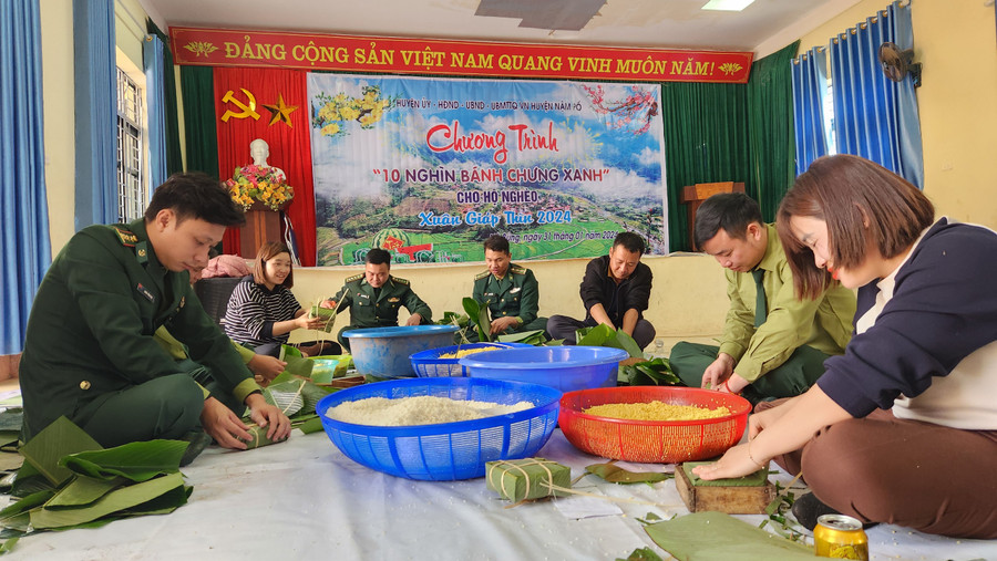 Điểm gói bánh chưng xanh tại xã Nà Bủng, huyện Nậm Pồ. Điểm gói bánh chưng xanh tại xã Nà Bủng, huyện Nậm Pồ.
