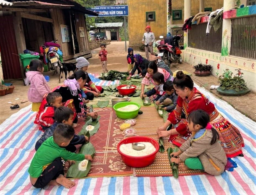 Ngày hội bánh chưng xanh của cô trò Trường Mầm non Nậm Nhừ, huyện Nậm Pồ. Ngày hội bánh chưng xanh của cô trò Trường Mầm non Nậm Nhừ, huyện Nậm Pồ.