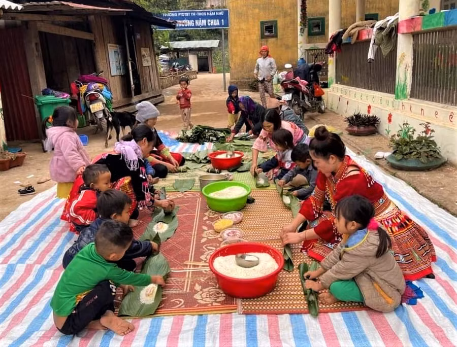 Ngày hội bánh chưng xanh của cô trò Trường Mầm non Nậm Nhừ, huyện Nậm Pồ.