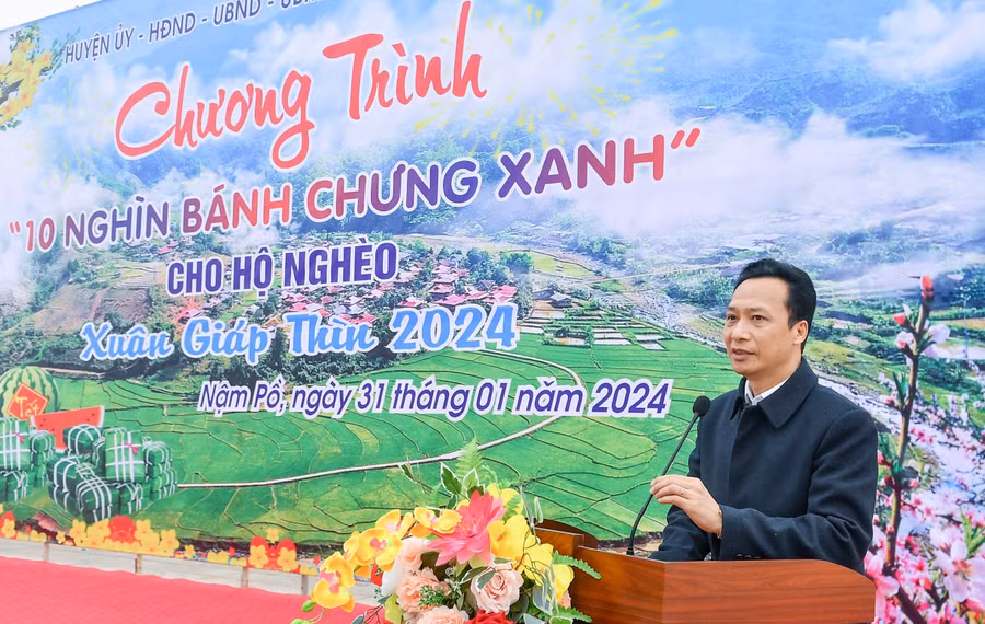 Ông Lê Khánh Hòa, Bí thư Huyện ủy Nậm Pồ phát biểu tại chương trình.