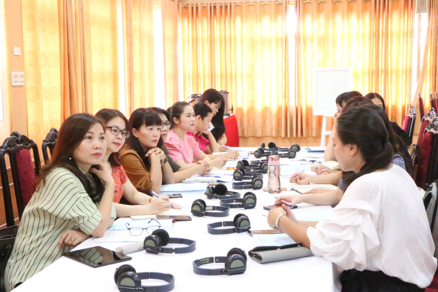 Các đại biểu lắng nghe phát biểu khai mạc của lãnh đạo Vụ Giáo dục thể chất, Bộ GD&amp;ĐT.