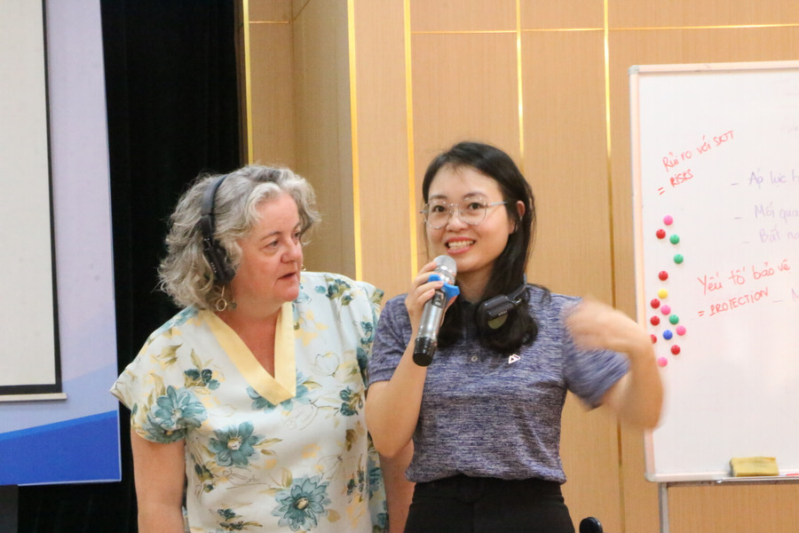 Đây là nơi để các chuyên gia quốc tế giao lưu, chia sẻ kinh nghiệm với các học viên là giáo viên, nhân viên tư vấn tâm lý các trường học.