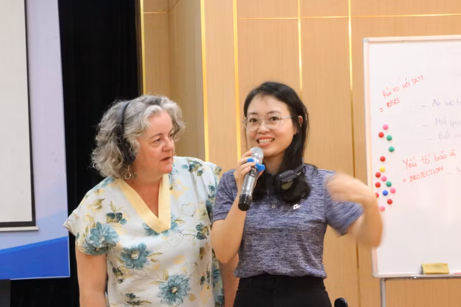 Đây là nơi để các chuyên gia quốc tế giao lưu, chia sẻ kinh nghiệm với các học viên là giáo viên, nhân viên tư vấn tâm lý các trường học.