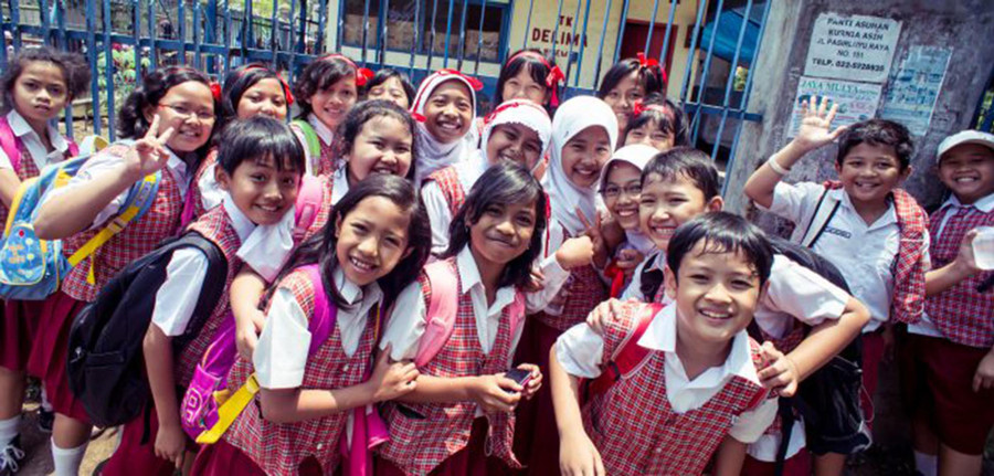 Mặc dù Indonesia là một trong những quốc gia Đông Nam Á đầu tư nhiều nhất cho giáo dục, nhưng nhiều ý kiến cho rằng vẫn chưa đủ để tạo ra sức mạnh cạnh tranh quốc tế