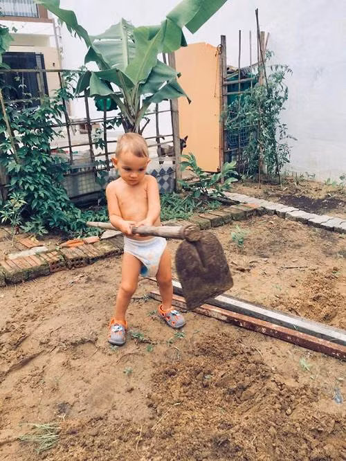 roi hn phon hoa, me 8x theo chong tay ve que, con duoc huong cuoc song 'chay' khong cong nghe - 5