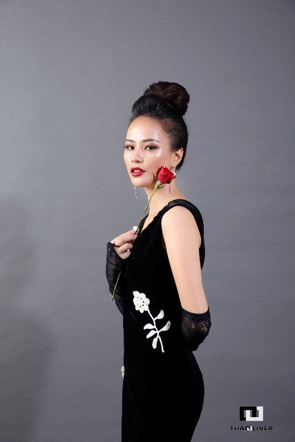 Đã học được kỹ thuật đan móc từ mẹ, nhưng bản thân nhà thiết kế cũng không thể thực hiện được một cách tinh tế như bà Đã học được kỹ thuật đan móc từ mẹ, nhưng bản thân nhà thiết kế cũng không thể thực hiện được một cách tinh tế như bà