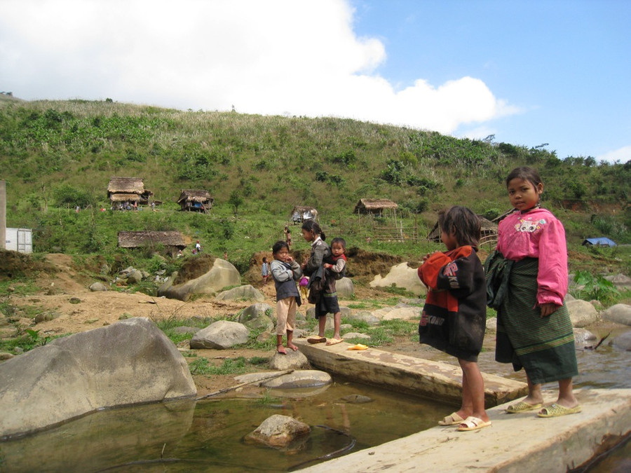 Học sinh dân tộc thiểu số các tỉnh vùng Tây Nguyên đang đối mặt với nhiều khó khăn