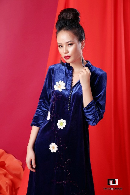 Kỹ thuật đan, móc thuần thục của các bà, các mẹ từ thế kỷ trước, được đưa vào trang phục hiện đại của nhà thiết kế trẻ Kỹ thuật đan, móc thuần thục của các bà, các mẹ từ thế kỷ trước, được đưa vào trang phục hiện đại của nhà thiết kế trẻ