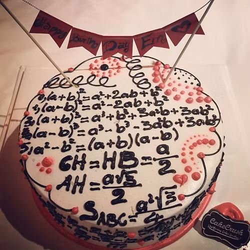 Bánh sinh nhật của giáo viên dạy toán. 10-anh-hai-hot-nhat-facebook-trong-ngay-4