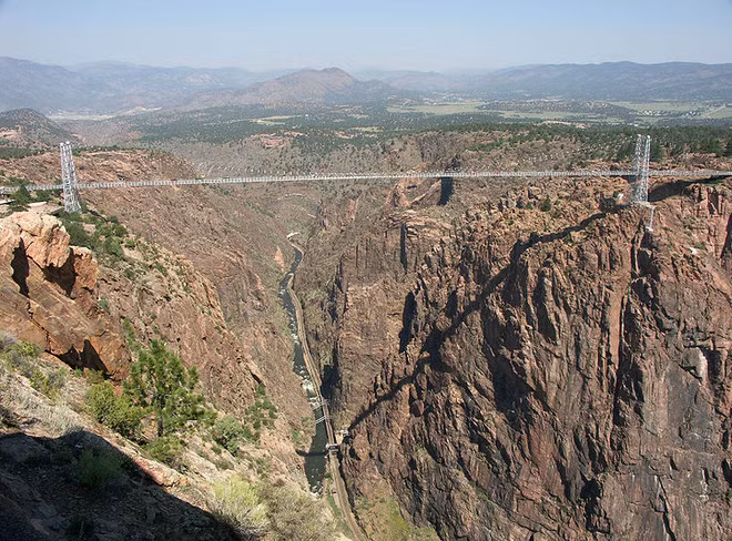 Chiêm ngưỡng những cây cầu độc đáo nhất thế giới - Ảnh 5.