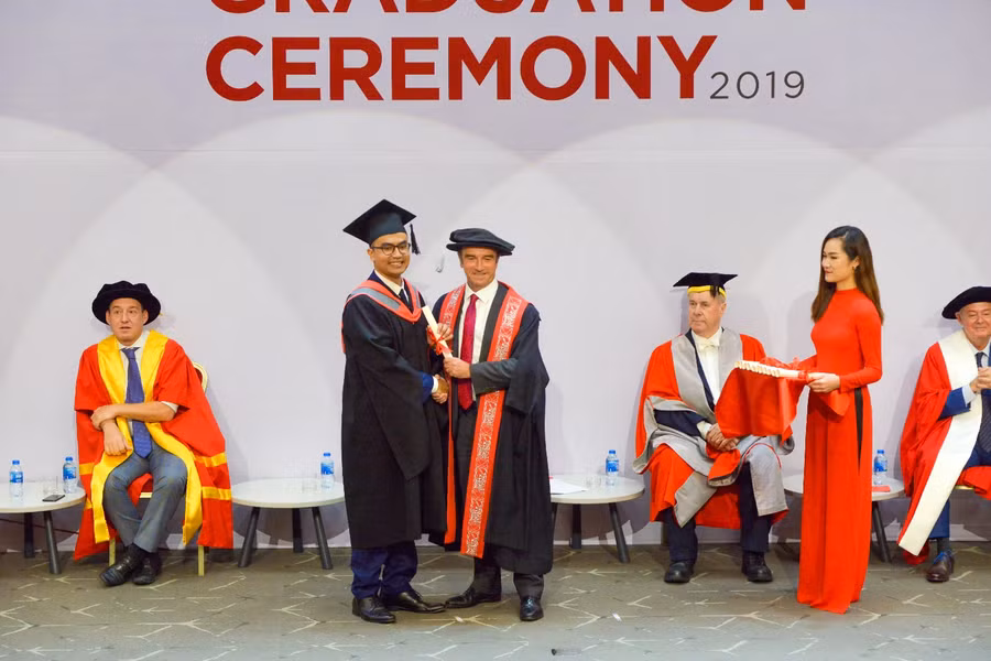 Theo học BUV, sinh viên được học chương trình đào tạo tương đương với chương trình tại Vương quốc Anh, đội ngũ giảng viên 100% quốc tế, bằng cấp được công nhận toàn cầu và môi trường học tập hiện đại.