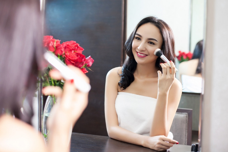 Để trở nên hấp dẫn trong mắt chàng, bạn cần thay đổi ngoại hình, chăm chỉ tút tát lại bản thân.