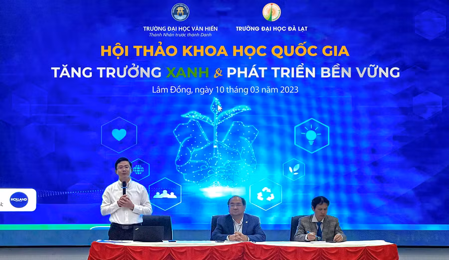 Ban chủ tọa hội thảo quốc gia về tăng trưởng xanh & phát triển bền vững.