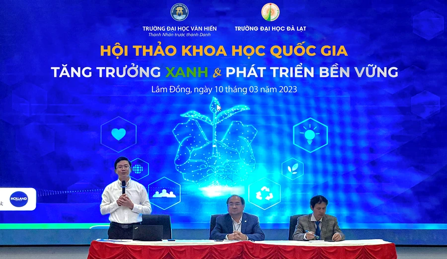 Ban chủ tọa hội thảo quốc gia về tăng trưởng xanh & phát triển bền vững.