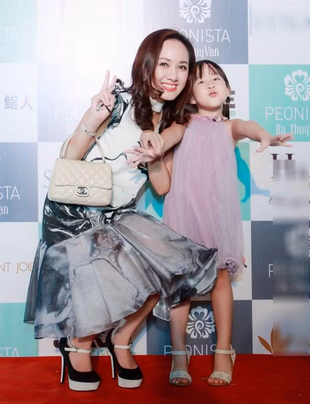 to am it nguoi biet cua 3 mc vtv "gao coi", nguoi thu ba cuc cuong con gai - 18