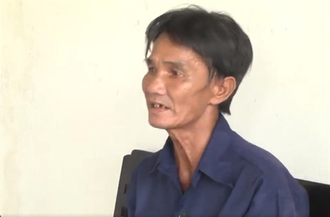 Chồng gần 60 tuổi tạt axít để làm vợ kém hấp dẫn Chong gan 60 tuoi tat axit de lam vo kem hap dan