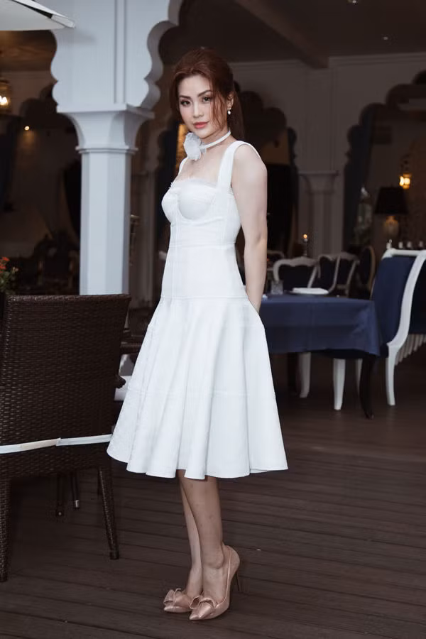 Hình ảnh mới nhất của Diễm Trang, tuy vẫn đẹp, sang trọng nhưng phần bắp tay to khiến nhiều người có mặt tại sự kiện lúc đó bất ngờ.