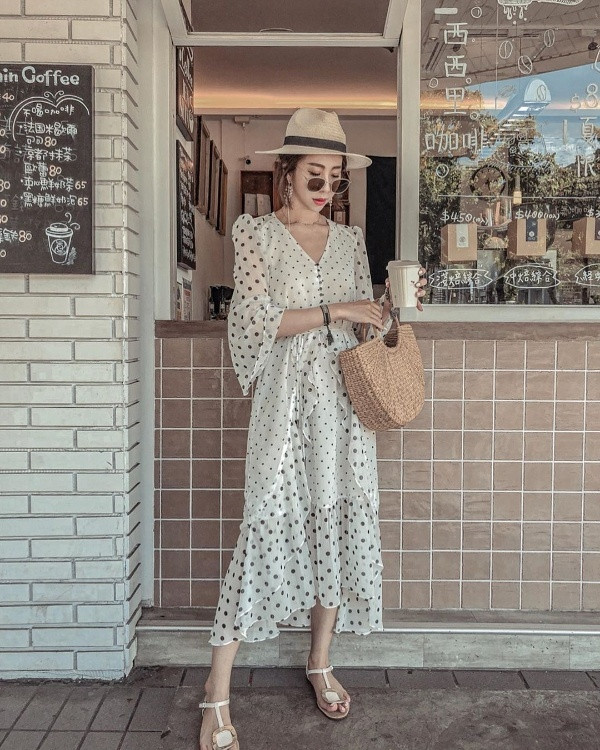 Loạt trang phục chấm bi xinh ngất ngây không thể thiếu trong tủ quần áo mùa hè ảnh 7 Instagram tuần qua: Trang phục chấm bi