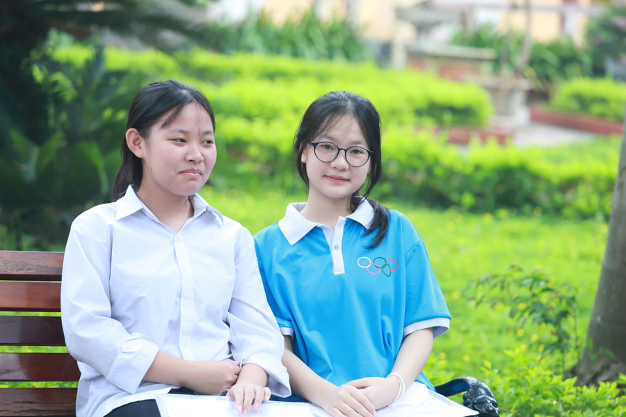 Các thí sinh tỏ ra khá thoải mái khi trong ngày làm thủ tục dự thi có tiết trời mát mẻ. Các thí sinh tỏ ra khá thoải mái khi trong ngày làm thủ tục dự thi có tiết trời mát mẻ.