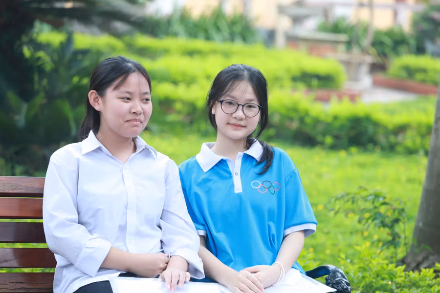 Các thí sinh tỏ ra khá thoải mái khi trong ngày làm thủ tục dự thi có tiết trời mát mẻ.