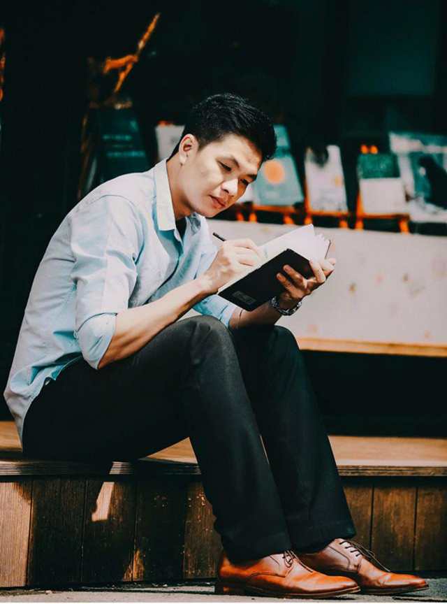 Bộ ảnh cưới ý nghĩa chuyển thể từ bộ phim tình cảm lãng mạn ảnh 4 Có những ngày khi những chai cạn rỗng và những chiếc ly nghiêng, tôi tưởng rằng mình đang ở trong một cơn cảm nắng, không hiểu rõ đang ở đâu giữa tỉnh táo và ngô nghê.