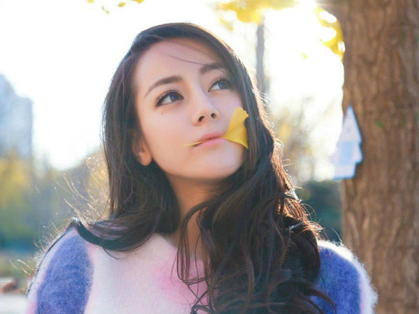 Vẻ đẹp lạ khiến Nhiệt Ba được yêu thích. Ảnh:QQ ve-dep-nghieng-thanh-cua-cac-my-nhan-tan-cuong-7