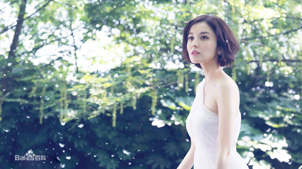 Vẻ đẹp thanh khiết của Cổ Lực Na Trát. Ảnh:Baidu ve-dep-nghieng-thanh-cua-7-my-nhan-tan-cuong