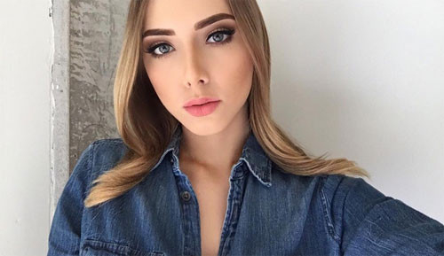 Hailie Scott Mathers năm nay 21 tuổi. Cô thừa hưởng nhiều nét đẹp của mẹ. con-gai-xinh-nhu-hoa-hau-cua-eminem-2