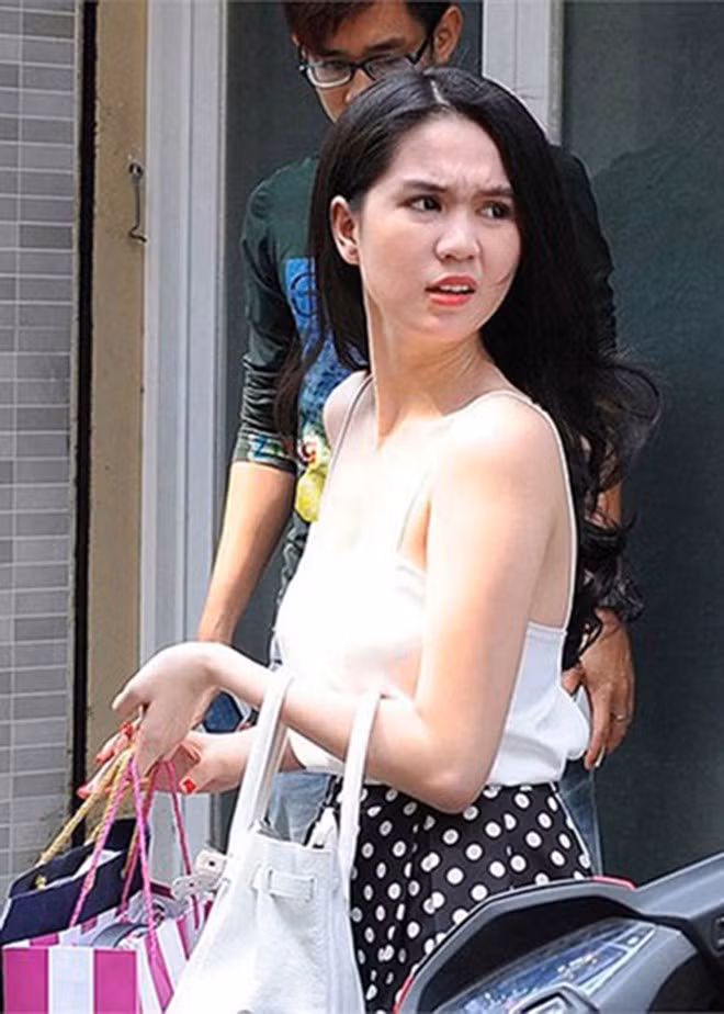 Ngoại hình khác lạ khi diện váy cưới giữa phố và những pha chụp lén 