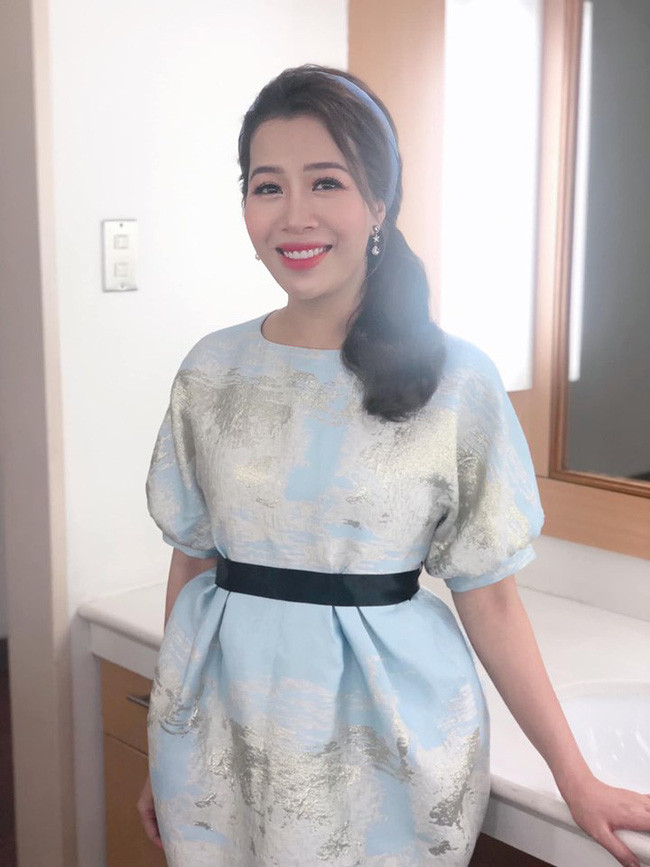 3 bà mẹ đơn thân xinh đẹp ở VTV: Người kinh doanh dùng hàng hiệu như ngôi sao, kẻ tự tay tậu nhà hàng tỉ đồng - Ảnh 6. 3 bà mẹ đơn thân xinh đẹp ở VTV: Người kinh doanh dùng hàng hiệu như ngôi sao, kẻ tự tay tậu nhà hàng tỉ đồng - Ảnh 6.