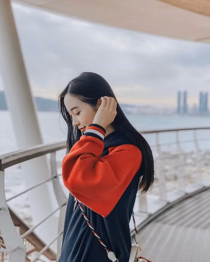 Phối trang phục đơn giản nhưng sang chảnh, Jun Vũ được khen hết nấc ảnh 7