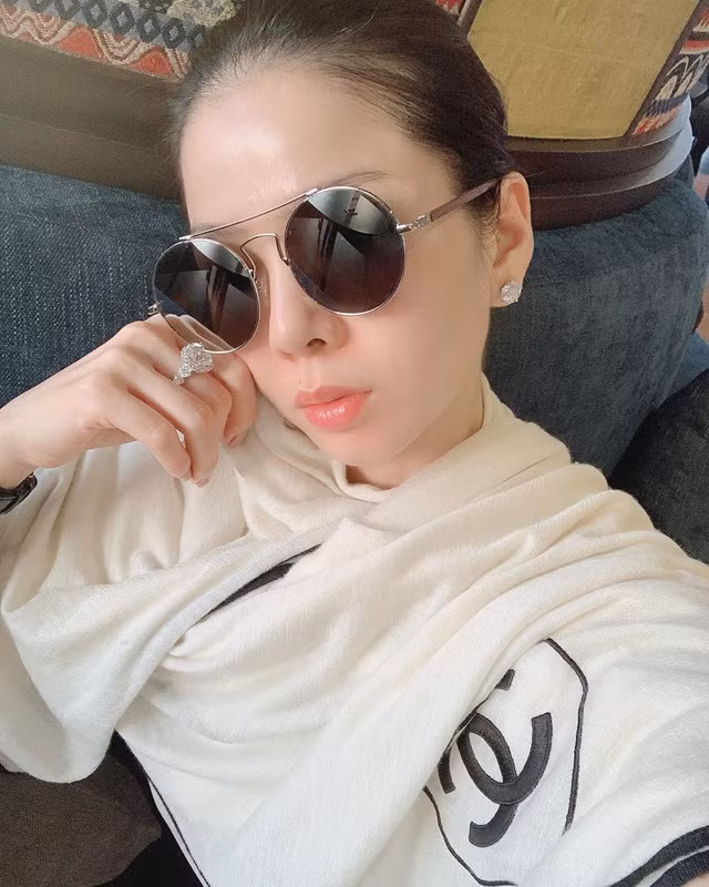 Dân mạng trầm trồ trước gia tài kim cương cỡ khủng của Lệ Quyên - Ảnh 3.