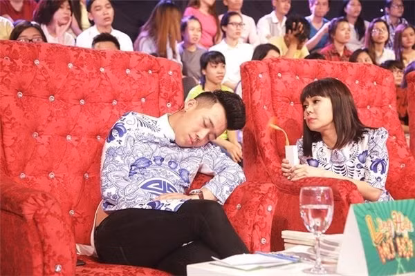 “Cái giá phải trả” của Quyền Linh, Trấn Thành, Hoài Linh vì kiếm cát-xê tiền tỷ ảnh 13 cái giá phải trả của Quyền Linh, Trấn Thành, Hoài Linh vì kiếm cát-xê tiền tỷ