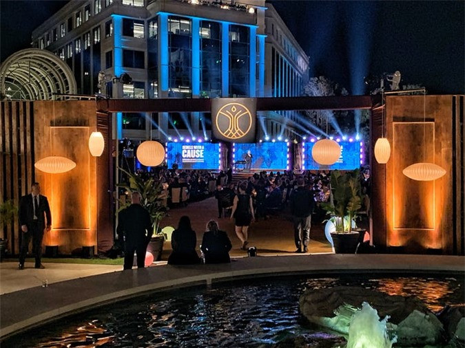 Tiệc gala hào nhoáng của tỷ phú và người nổi tiếng có gì? ảnh 1