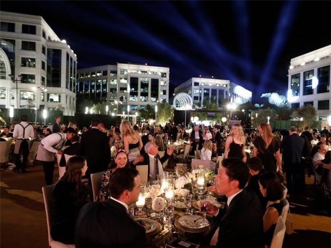 Tiệc gala hào nhoáng của tỷ phú và người nổi tiếng có gì? ảnh 7