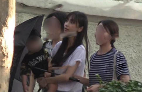 Chỉ với hành động này, Angelababy đã dập tắt tin đồn ly hôn với ông xã Huỳnh Hiểu Minh - Ảnh 3. Chỉ với hành động này, Angelababy đã dập tắt tin đồn ly hôn với ông xã Huỳnh Hiểu Minh - Ảnh 3.