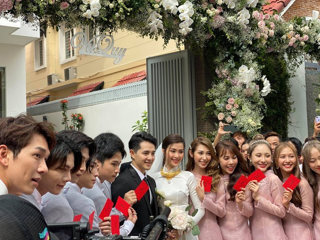 Khoảnh khắc ấn tượng trong đám hỏi Ông Cao Thắng và Đông Nhi - ảnh 6